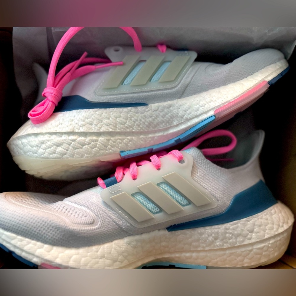 Adidas Ultraboost 22 W8